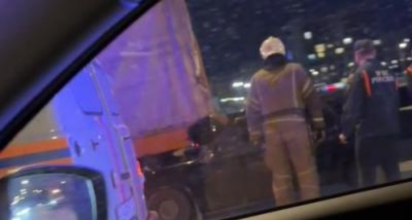 На Северной окружной дороге в Рязани произошло серьёзное ДТП с грузовиком