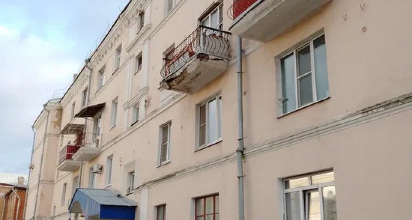 Балконы на улице Семинарской становятся опасны для жителей Рязани