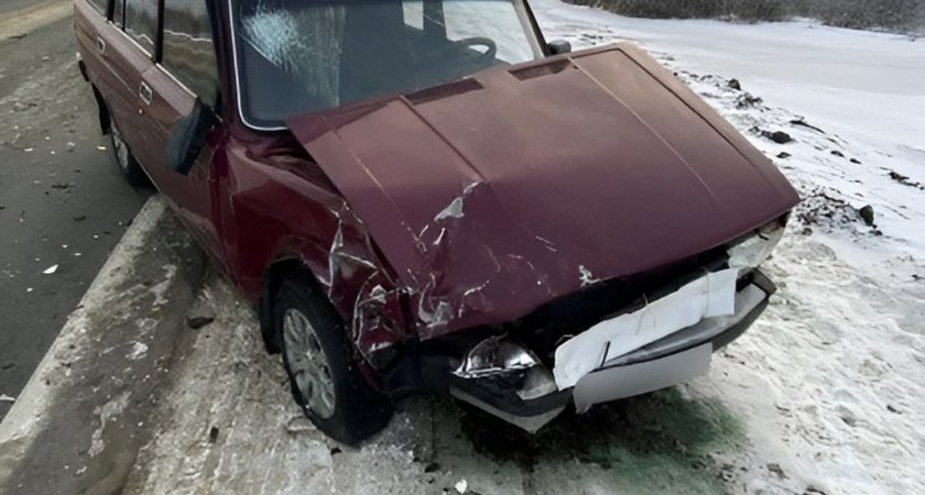 Утром 10 января в Пронском районе Logan врезался в ВАЗ-2104