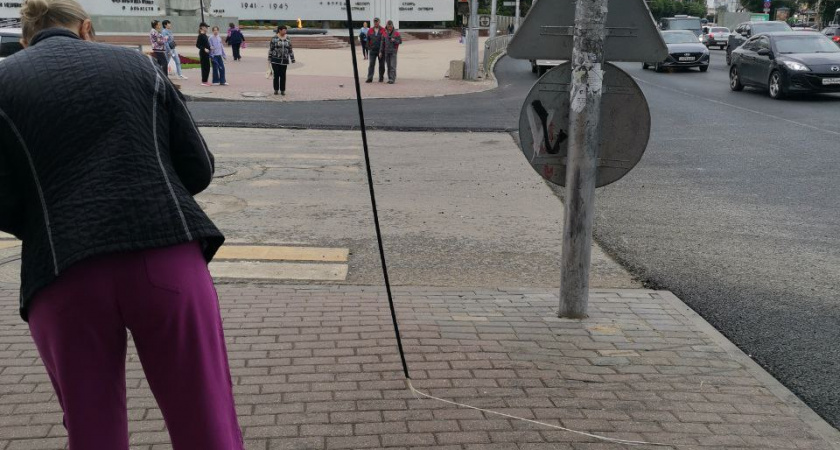 Жители Рязани пожаловались на оголенный провод на площади Победы