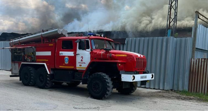 Возле Рязанского нефтезавода 31 июля начался пожар