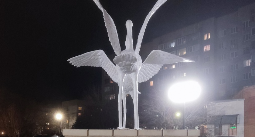 Новую скульптуру разместили в рязанском сквере «Белых журавлей»