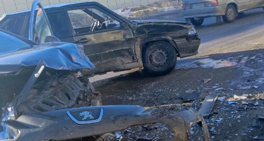 В Касимове утром 27 марта в ДТП попали две легковушки