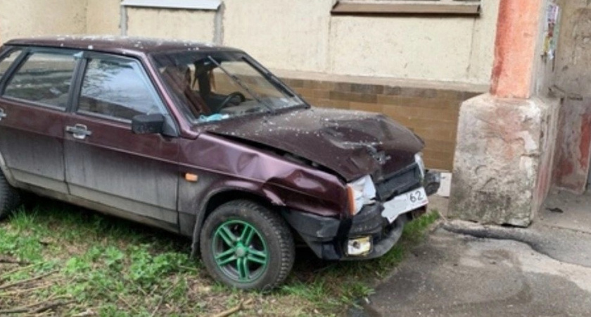 Жители Рязани пожаловались на протаранившего два автомобиля пьяного водителя