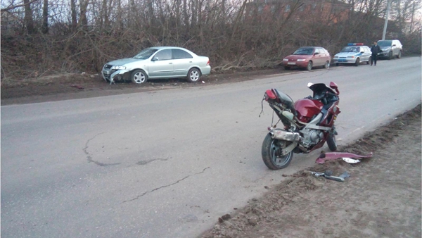 В Ряжске мотоциклист врезался в автомобиль