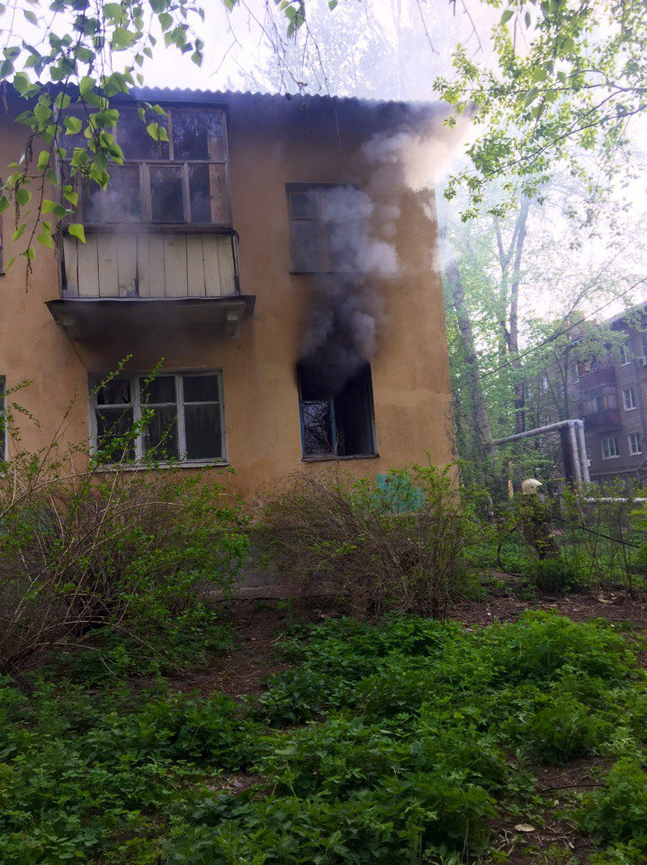 В Рязани на улице Ленинского комсомола горел дом