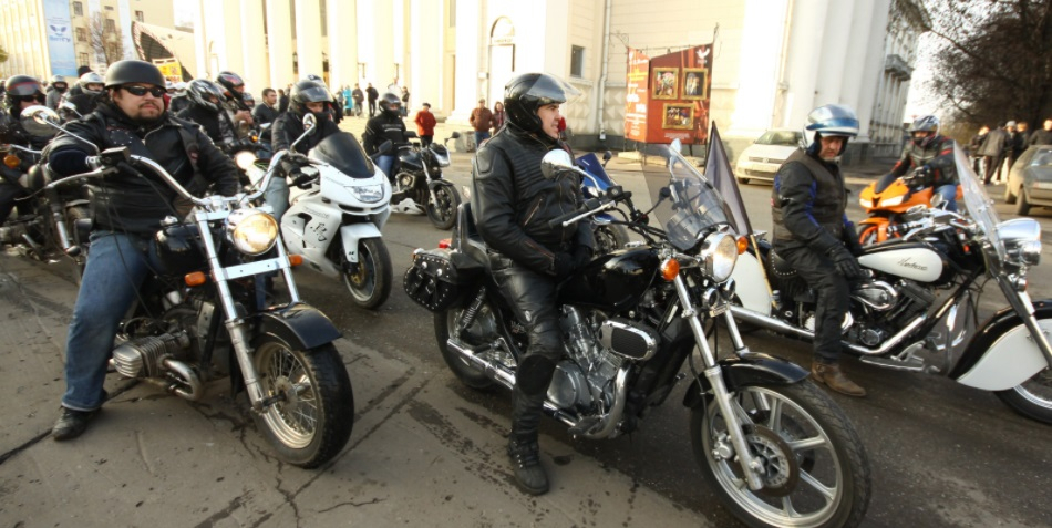 Проскочить не удастся: МВД не поддержало идею разрешить движение мотоциклистов между рядами