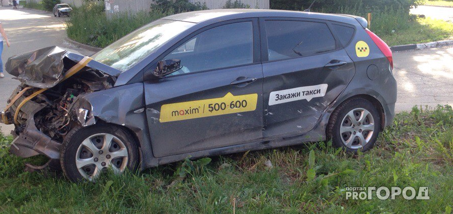 В ДТП с участием такси на Михайловском шоссе пострадали четыре человека-фотографии очевидца
