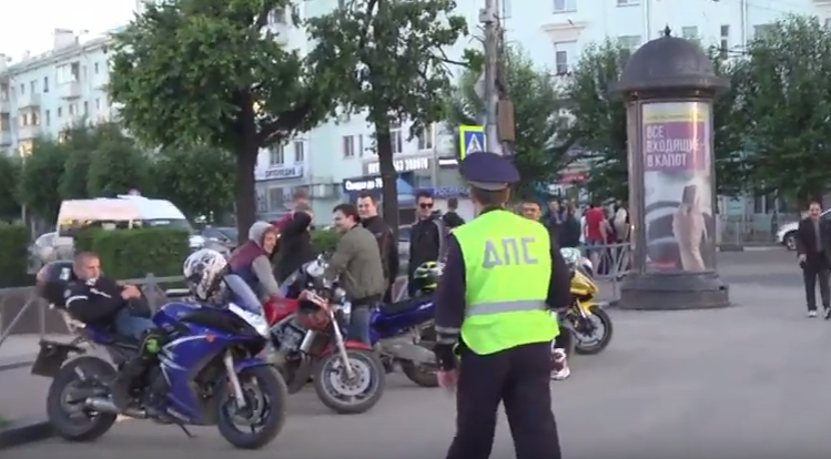 В Рязани сотрудники ГИБДД провели рейд по мотоциклистам. Видео