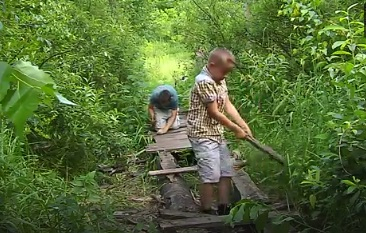 В Рязанской области дети отремонтировали старый мост