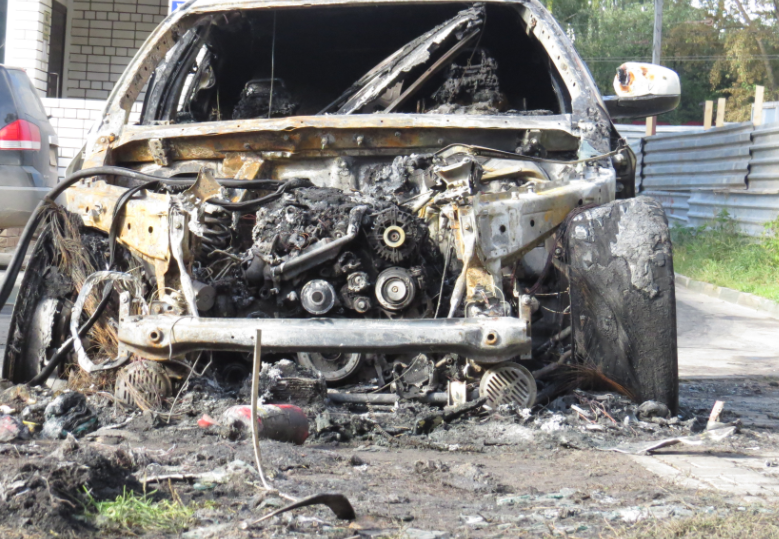 Пять автомобилей сгорели ночью в Рязанской области