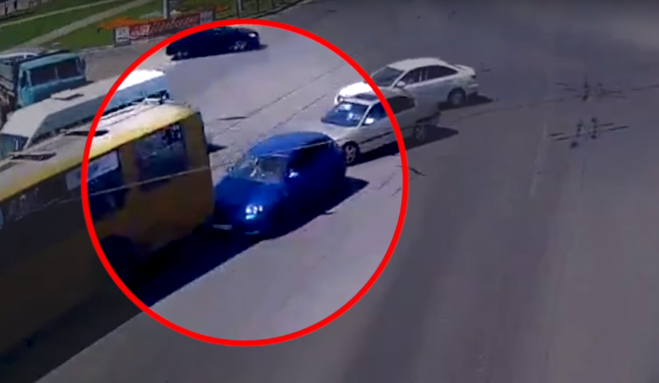 ДТП на Московском шоссе – столкнулись Mazda и троллейбус. Видео