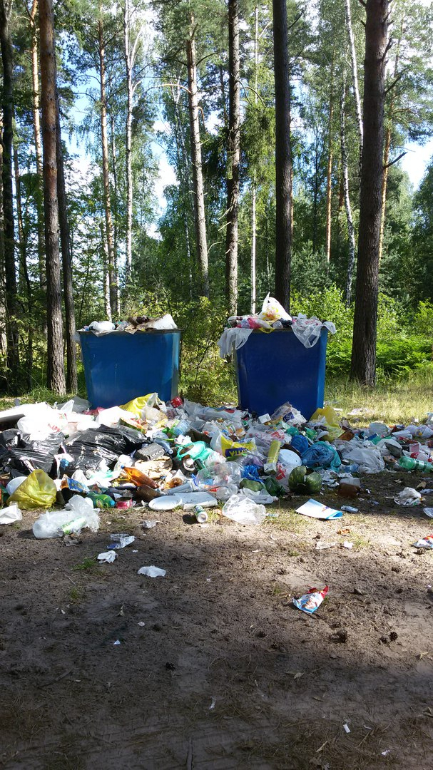 Свалка на Ласковском озере - мусор "забывают" вывозить