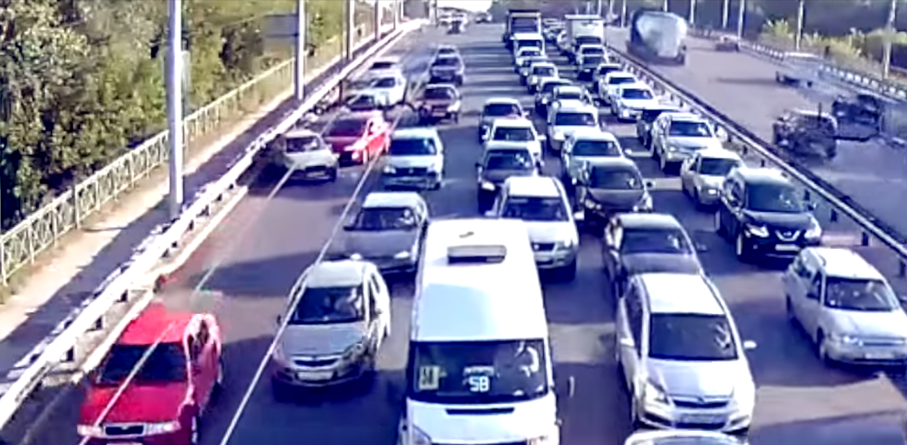 На Московском шоссе произошло очередное ДТП – на месте аварии собралась пробка