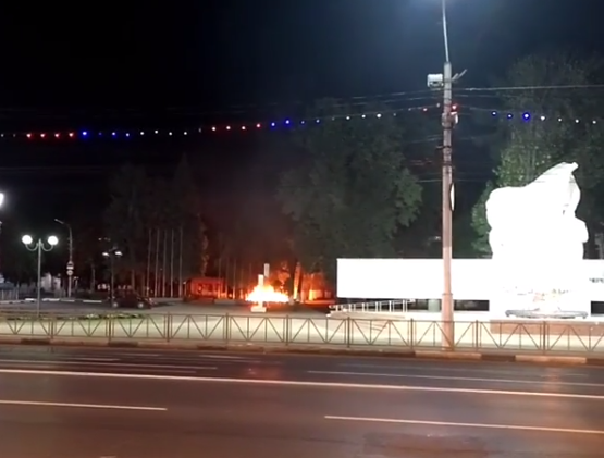 Ночной пожар на Первомайском проспекте в Рязани - видео