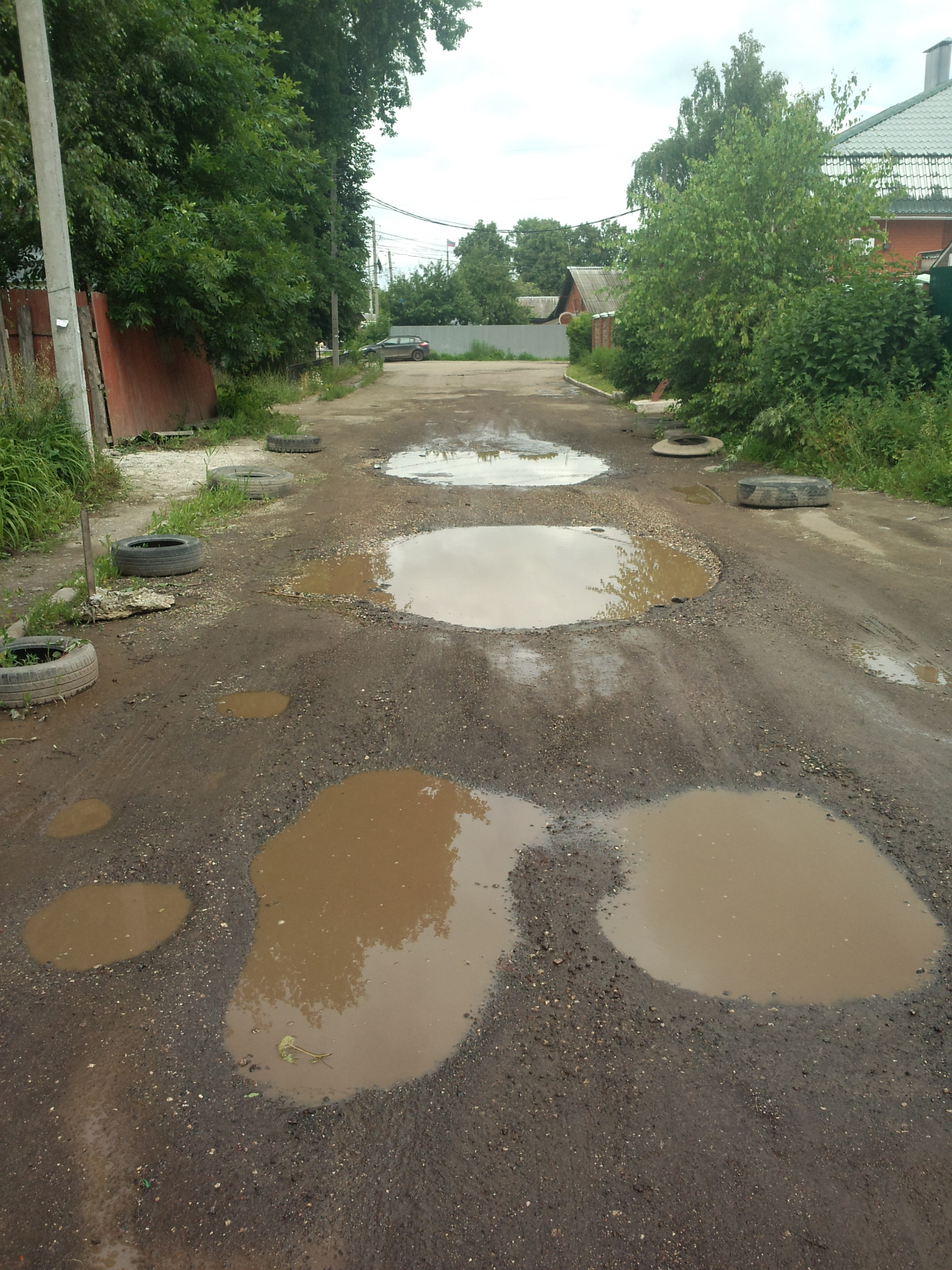 Убитую дорогу на Вишневой не могут отремонтировать уже более четырех лет