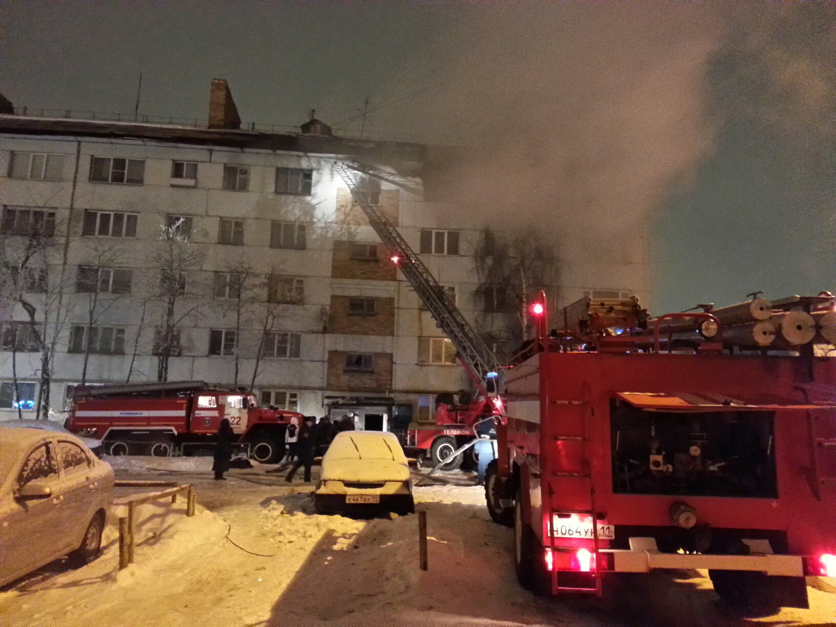 На улице Тимакова произошел пожар в пятиэтажке