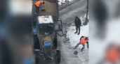 Трактор застрял в Рязани на улице 4-й Новопавловский проезд у дома №12