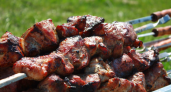 Подойдет и для шашлыка, и на сковороду: кавказский маринад для мяса — один секретный ингредиент