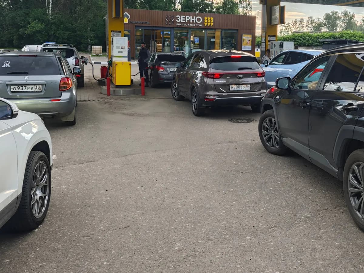 «Бензина нет, очереди по три часа»: жители Рязанской области о топливном коллапсе, который длится вторую неделю