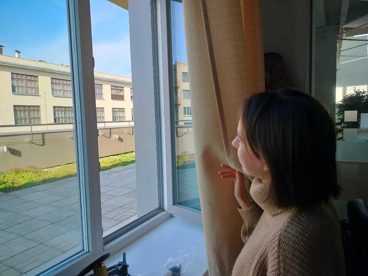Мало кто знает, для чего нужен этот маленький переключатель на пластиковых окнах: как перевести их в правильный летний режим