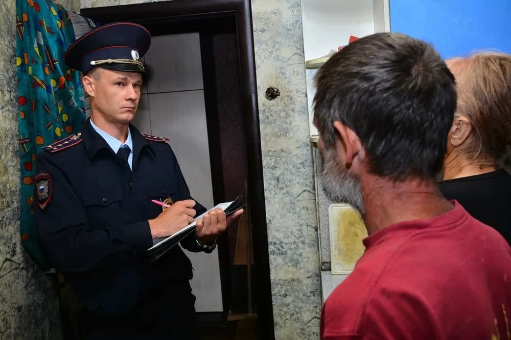 Житель Сасово замахнулся на подругу молотком из-за одной фразы