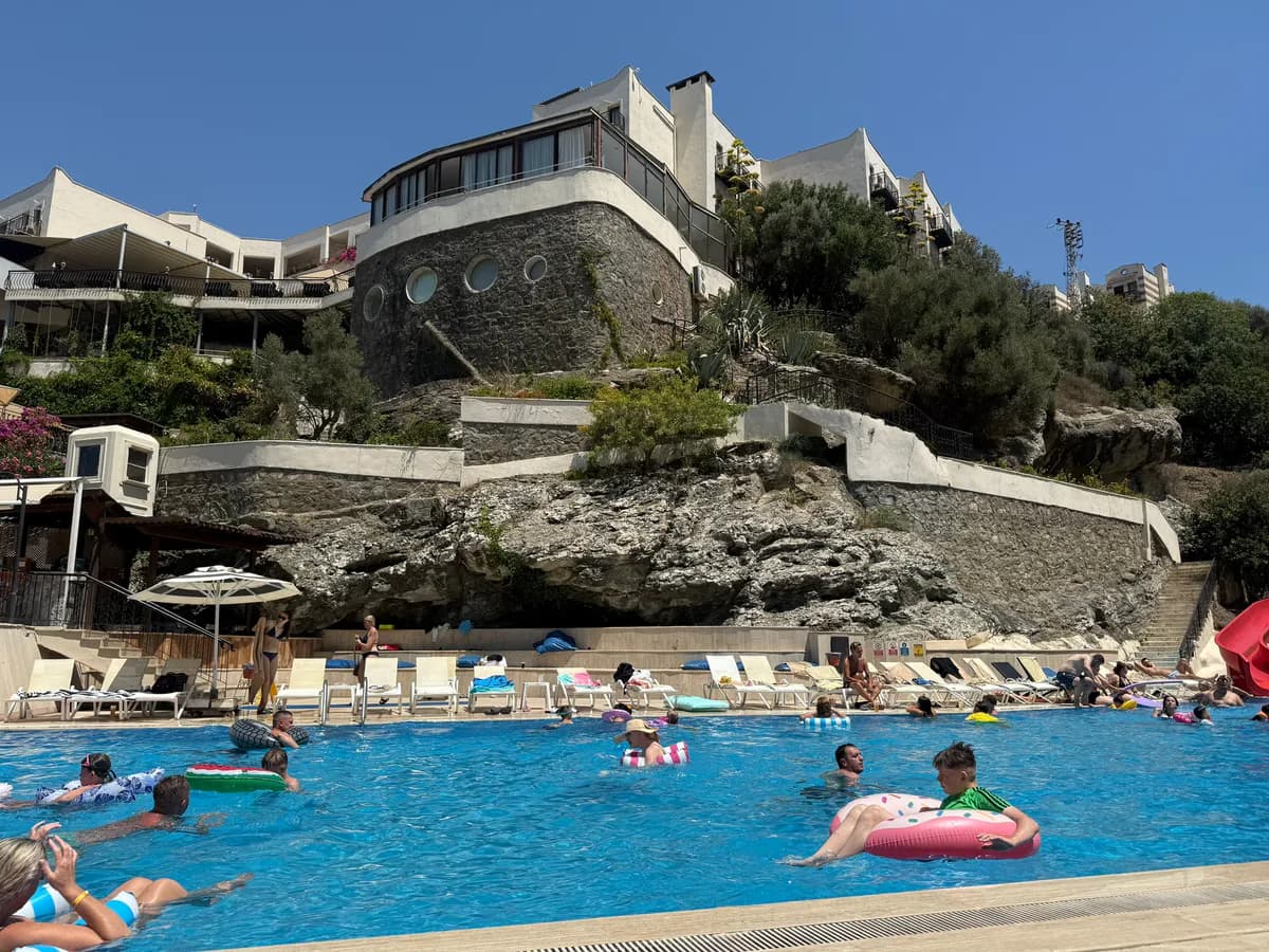 Повар в египетском отеле рассказал, что делают с недоеденной едой со шведских столов - жаль раньше не знал