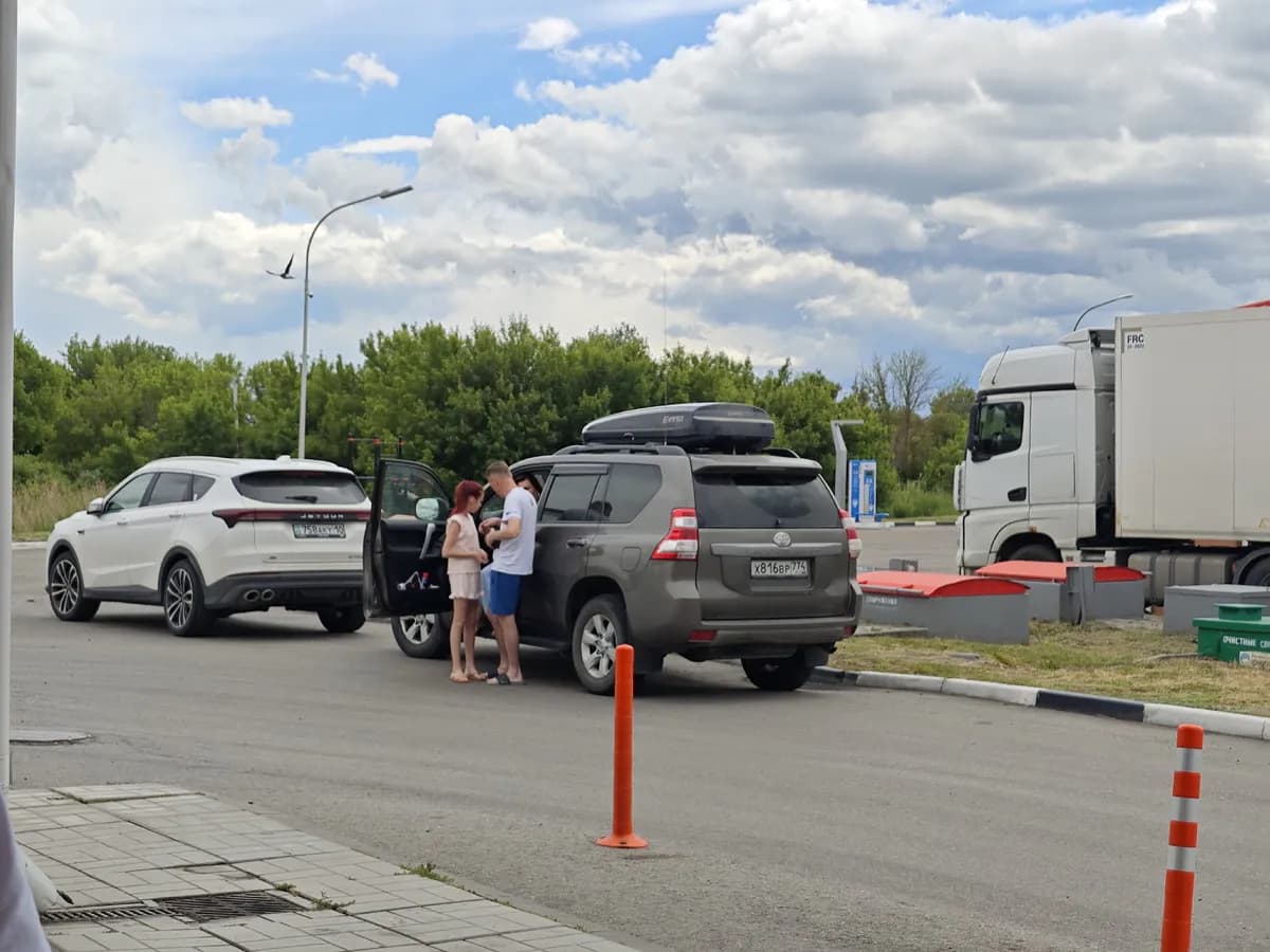 «Два часа в очереди за бензином по 140 рублей»: репортаж с рязанских заправок — что делать если на вашей заправке завышенные цены