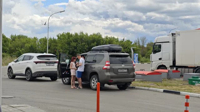 «Два часа в очереди за бензином по 140 рублей»: репортаж с рязанских заправок — что делать если на вашей заправке завышенные цены