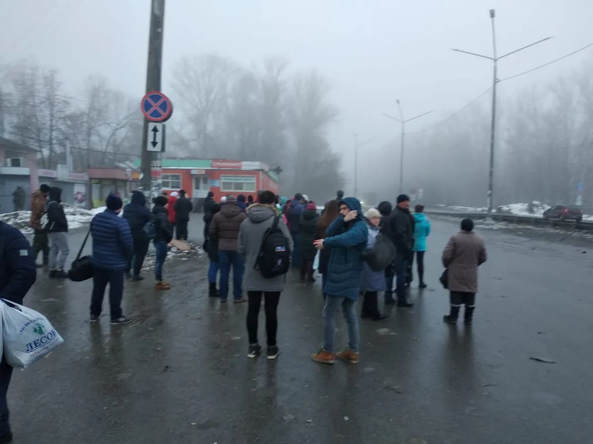 "Стоим на остановке часами" - жители поселка Строитель недовольны работой общественного транспорта