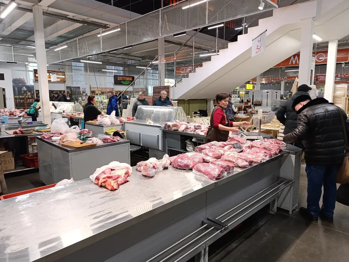 Продавец мясного отдела со стажем рассказала, почему она никогда не берет готовый фарш и как нас обманывают на прилавке