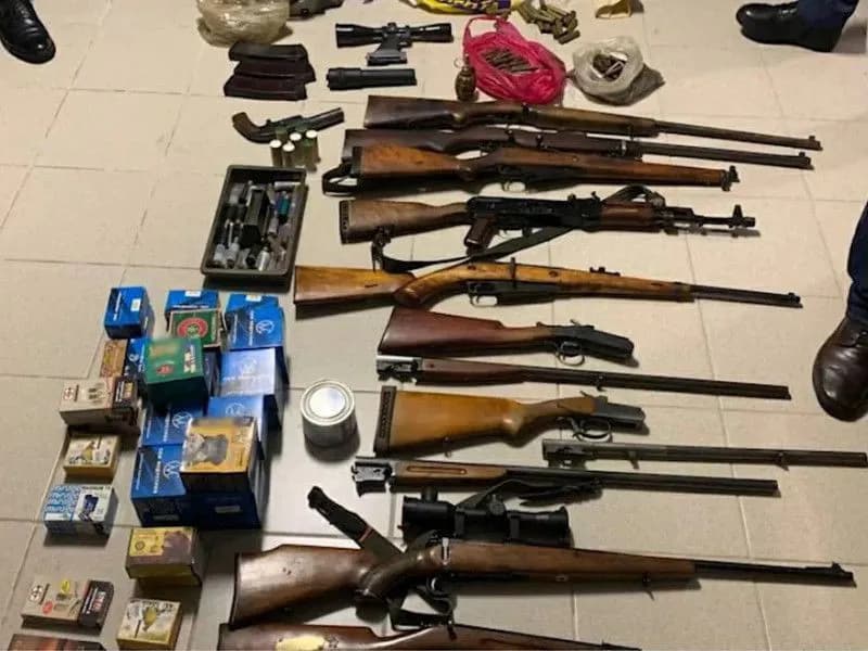 Жителя Клепиковского района задержали за незаконное хранение 15-ти единиц оружия