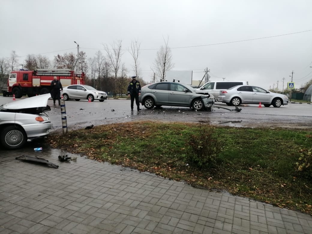 В центре Казани иномарка столкнулась с ВАЗ-2114