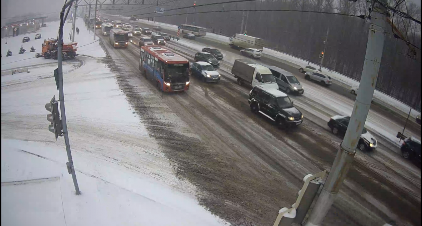 Выпал снег: в Рязани на дорогах 10-бальные пробки