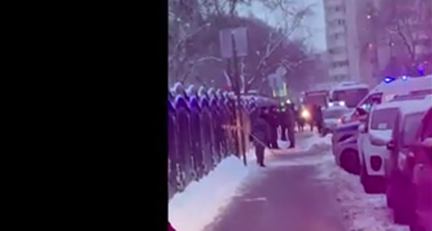 В Москве мужчина устроил стрельбу в отделении МФЦ