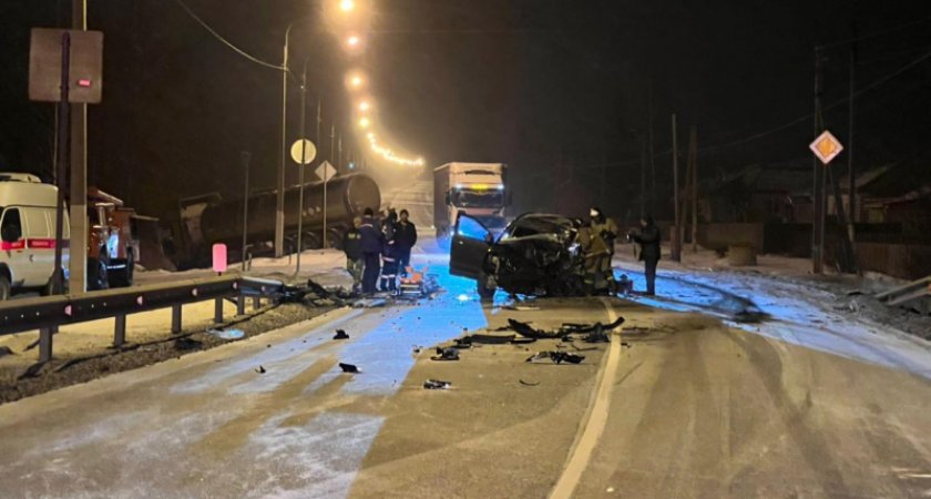 ДТП в Михайловском районе: водитель кроссовера въехал в грузовик с цистерной