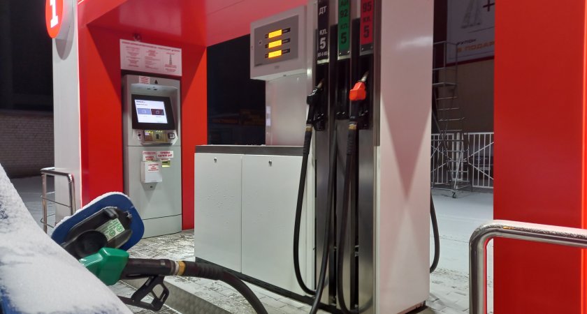 Ждем бензин по 60 рублей за литр?: Эксперт дал прогноз роста цен в 2022 году