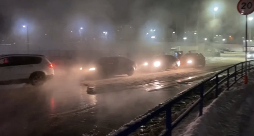 Затопило дорогу: на Касимовском шоссе произошёл прорыв трубы 