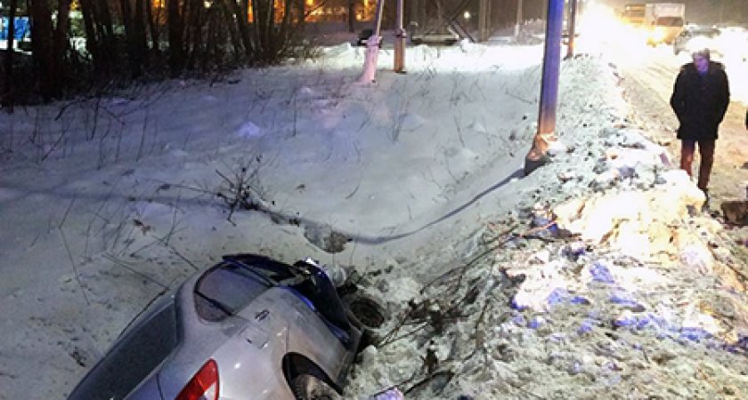«Седан вылетел в кювет»: на Ряжском шоссе произошла авария