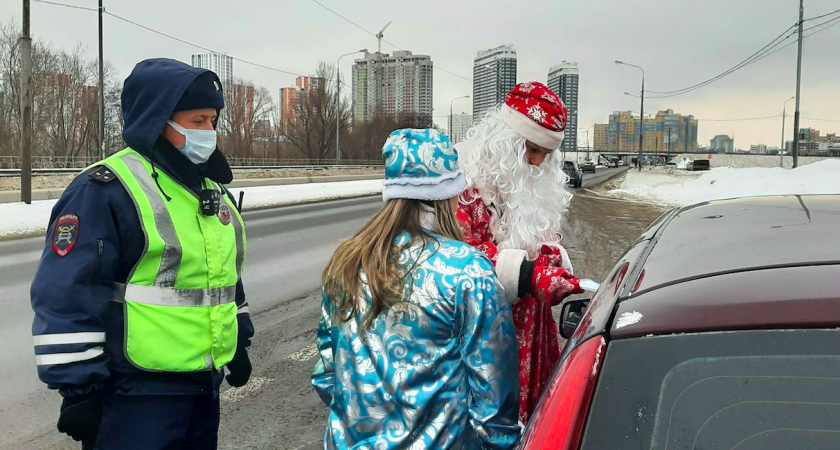 Волшебник в погонах: на дорогах Рязани дежурит «Полицейский Дед Мороз» 