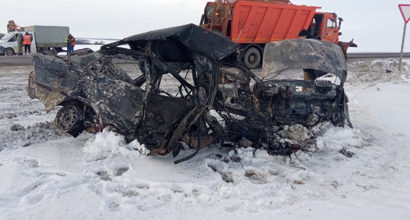 В сети появились фото с места жуткой аварии на Михайловском шоссе