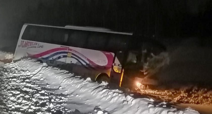 В Шацке рейсовый автобус «Саратов - Москва» вылетел в кювет