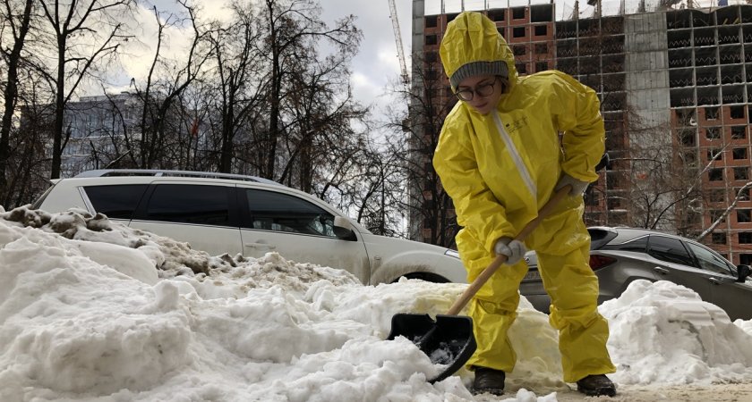 Уборка снега в Рязани: нет людей, лопат и зарплата копеечная