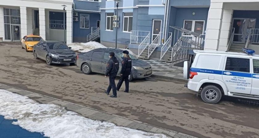 В разных районах Рязани 27 февраля сообщают о скоплении полицейских