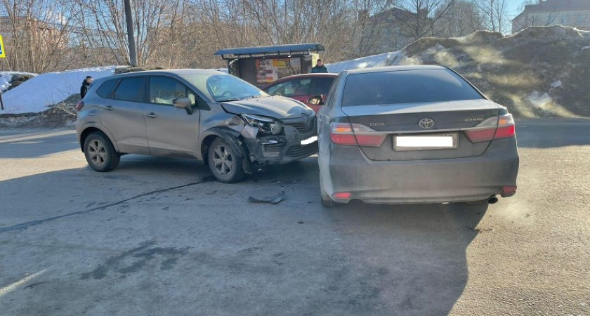 В Рязани в ДТП с Toyota и Renault пострадала 16-летняя девочка