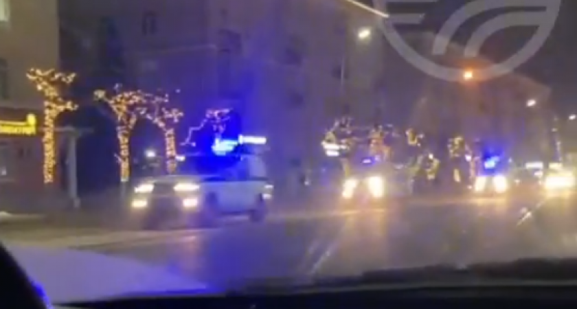 В центре Рязани сняли колонну полицейских машин