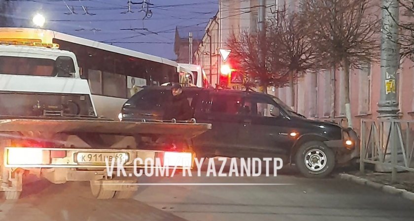 В центре Рязани произошло ДТП: на улице Ленина образовалась длинная пробка