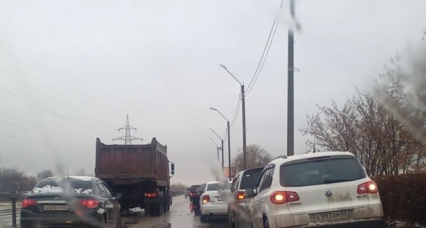 Машины встали паровозиком: массовая авария в Канищево