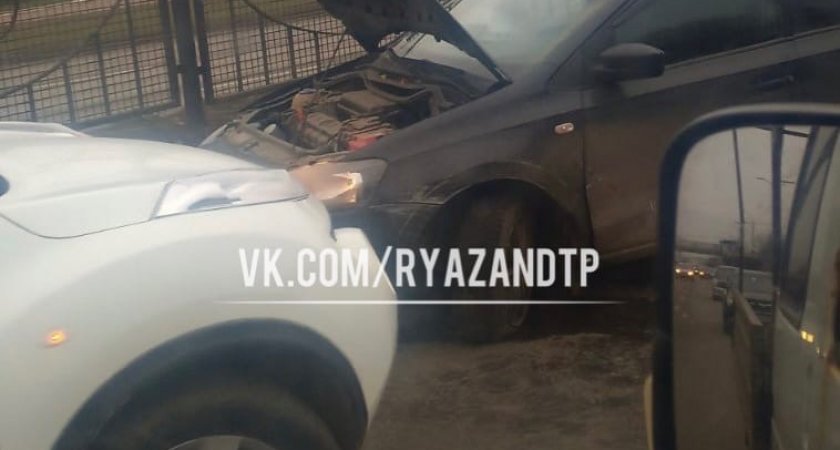 ДТП в Рязани: на Московском шоссе столкнулись две иномарки 