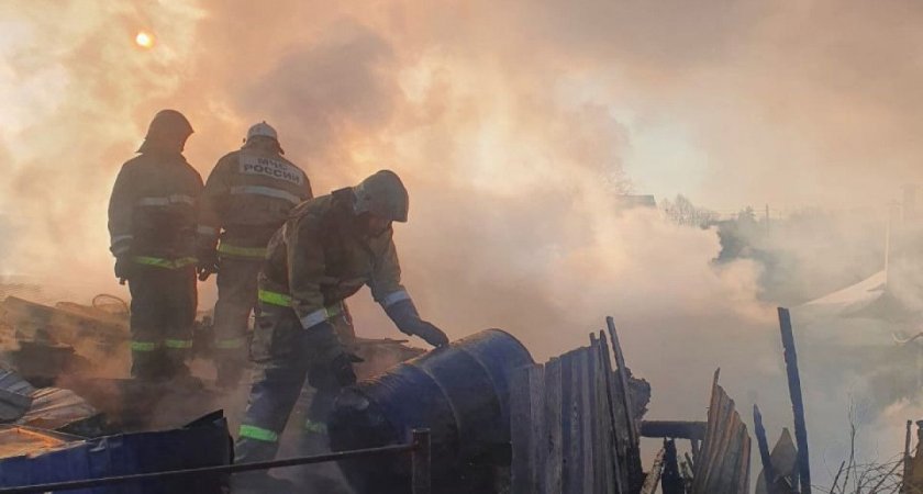 В посёлке Борки в Рязани крупный пожар тушили 26 человек